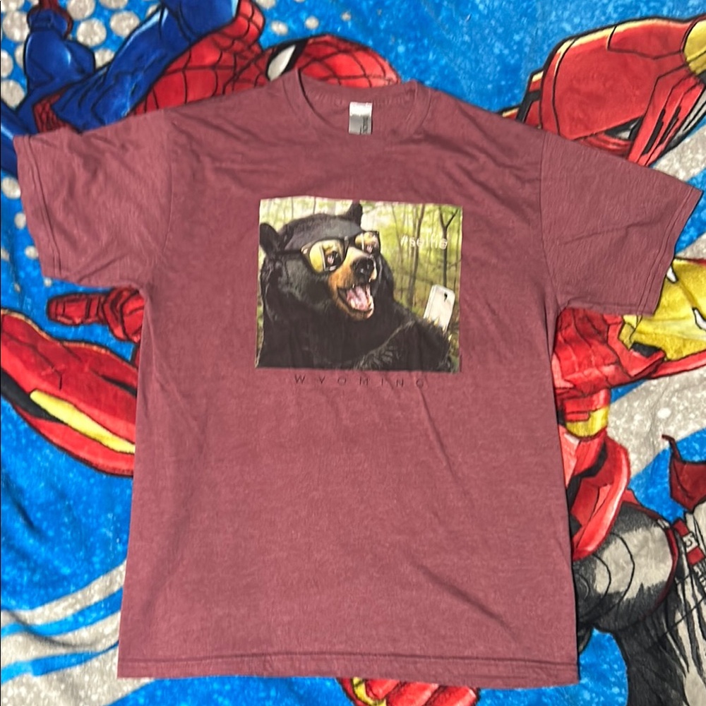 UNIQUE | Wyoming Bear “Selfie” Funny Grizzly Bear Animal Graphic Tee Shirt